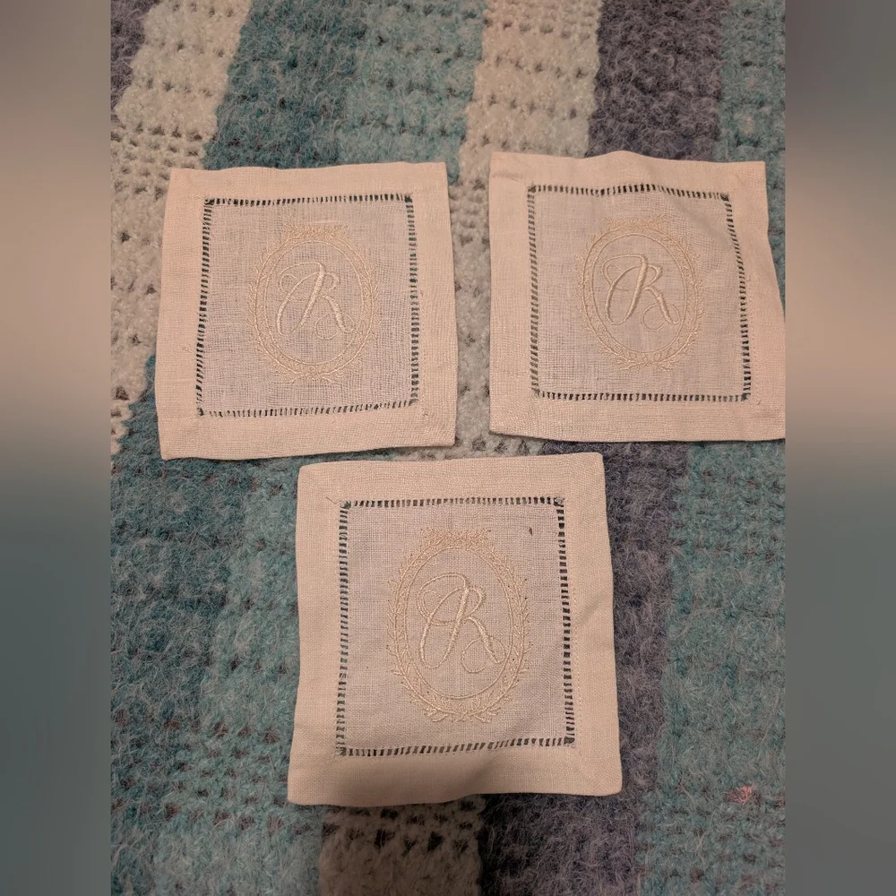Mudpie Embroidered Linen Cocktail Napkins with Letter R Monogram- Set Of 3